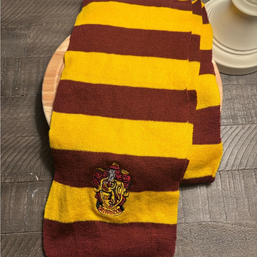 Harry Potter Hogwarts Striped Red Yellow Gryffindor Scarf with Crest - Picture 1 of 3